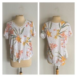 Torrid floral tee size 00/M/L